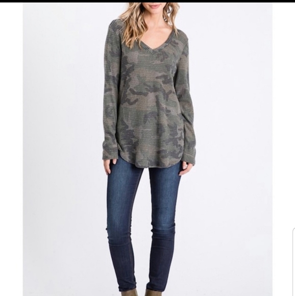 Camo Brushed Waffle Knit Tunic Top V-Neck - Picture 4 of 6